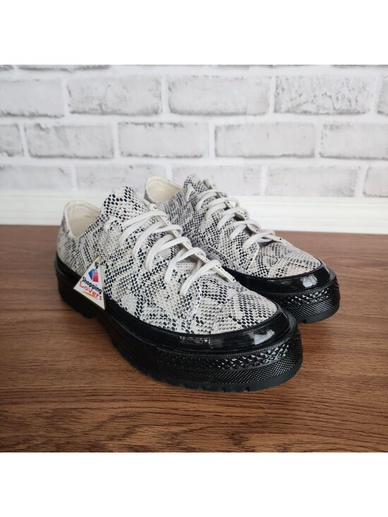 Athletic_Shoes
